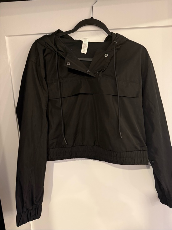 ALO Yoga Jackets & Blazers - NWOT Alo Yoga Hooded Windbreaker